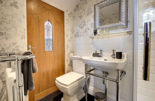 Mexborough Apartment | Carnegie Library Bronte Apartment