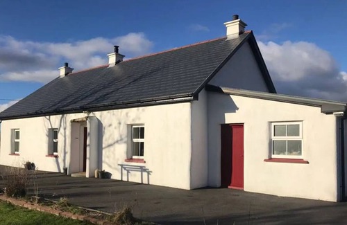 Dungloe Cottage | Carraig Bán Cottage - Turf Burning Stoves- Wild Atlantic Way