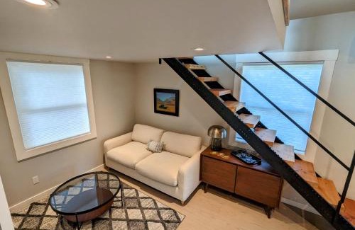 Livingston House | Carriage House
