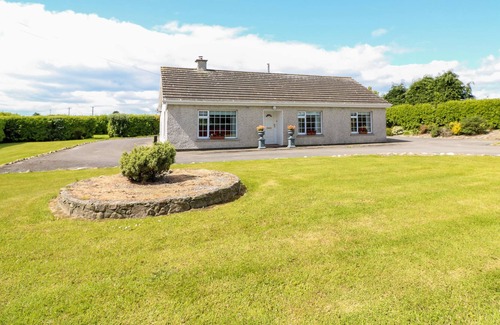 Stradbally House | CARRIGANNA COTTAGE, pet friendly in Stradbally, County Waterford