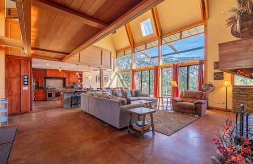 June Lake House | Carson View , amazing views of Carson Peak and Gull Lake, walk to Gull Lake & town