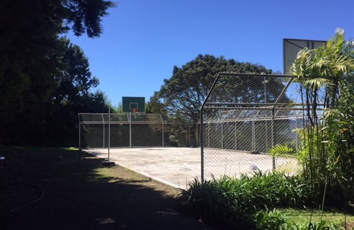 Roble House | Cartago Hills Home with Amazing View of San Jose