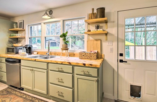 Cartersville House | Cartersville Vacation Rental on 1.5 Acres!