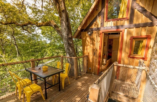 Lamothe-Fenelon Cabin | Cartoon hut with spa in the trees