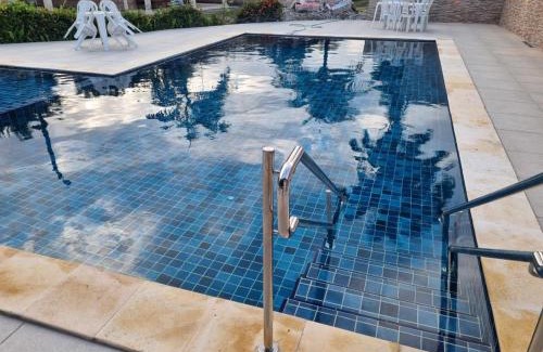 Pilar House | Casa 85 m2 no FORTE 2 quartos campinho piscinas 2 vagas no estacionamento portaria ar condicionado para 8 pessoas