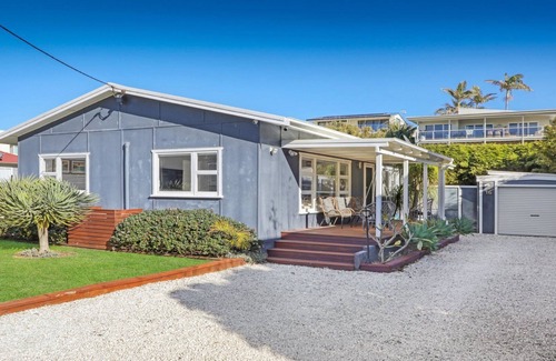 Wamberal House | CASA AL MARE | Close to beach, WI-FI | Accom Holidays