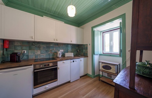 Alvados Cottage | Casa Alba, from 1926! Cosy Mountain Retreat in the Centre of Portugal.