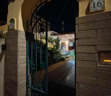 Lipari Historic Centre House | Casa Amena con ampio terrazzo e giardino