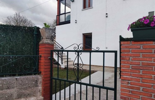 Pedredo House | Casa Angela Recién Reformada con Jardín Privado