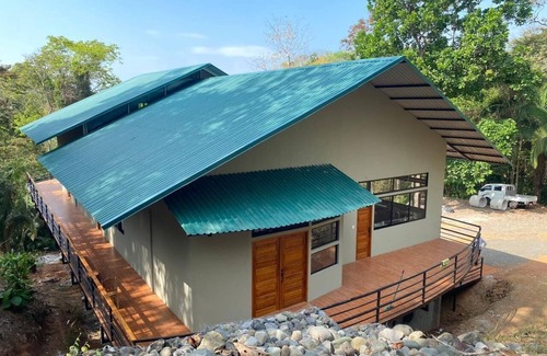 Parrita House | Casa Barco Rainforest House
