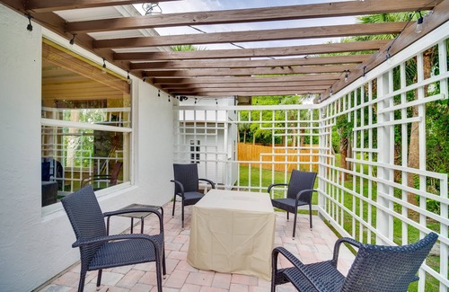 Sebastian Highlands House | 'Casa Blanco' Escape w/Fire Pit in Sebastian!