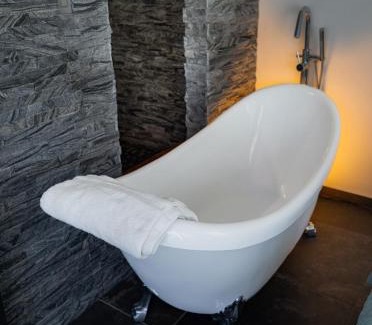 Bajura Apartment | Casa Brisa del Mar - Steps to Montones Beach