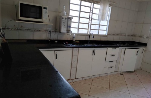 Aguas Claras House | Casa c/Jardim p Alugar c/6 Dormitórios, no Coração do DF em Brasília Brasil