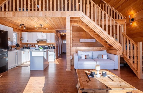 Central Alberta House | "Casa CIelo" Cabin on the lake!