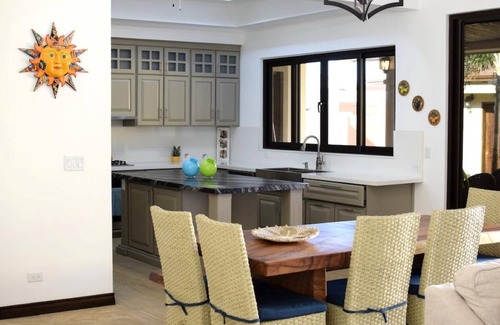 Playa Langosta House | Casa Cocoa - 3 BR Home in Playa Langosta