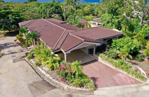 Playa Langosta House | Casa Cocoa - 3 BR Home in Playa Langosta