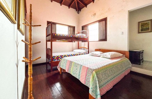 Itanhaem House | Casa com churrasqueira e piscina em Itanhaem