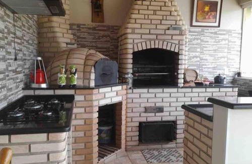 Porangaba House | Casa com piscina no interior em condomínio fechado