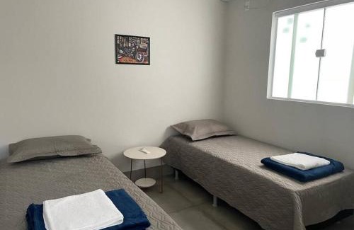 Campo Verde Apartment | Casa completa, ótima localizacao para 4 pessoas