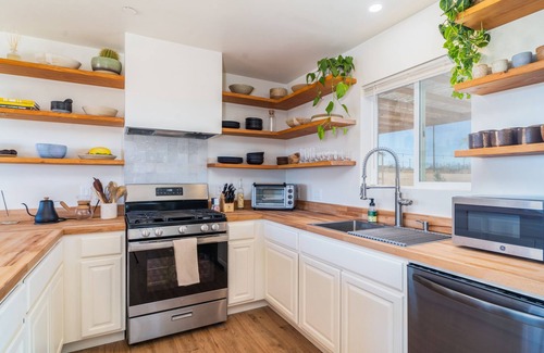 Landers House | CASA COPAL: Desert escape on 2.5 acres w/hot tub near Joshua Tree National Park