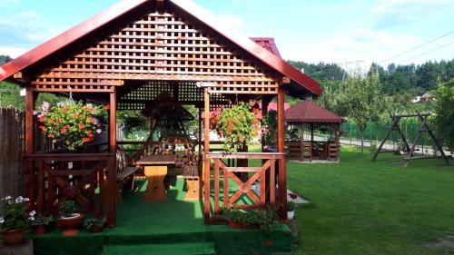 Capatineni-Ungureni House | Casa Deea