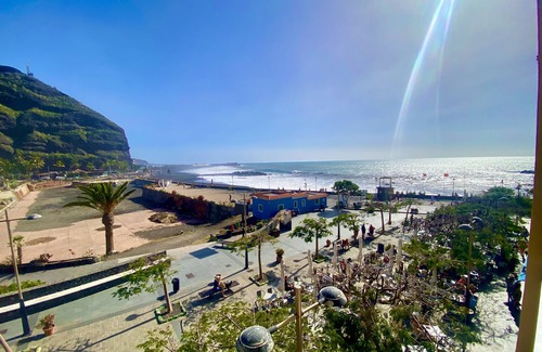Puerto de Tazacorte Apartment | Casa Del Mar,nsunny frontline seaview appartment, right at the beach!