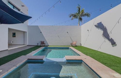 La Paz Apartment | Casa Delfines, 2Br home in quiet neighborhood 10 min from downtown