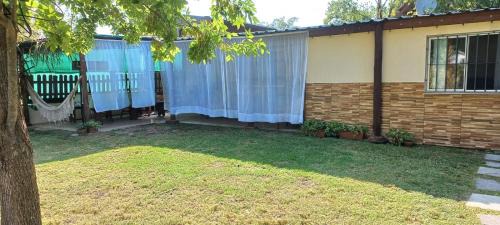 Playa Hermosa House | Casa en Playa Hermosa, para 6 personas, a 4 cuadras de la playa totalmente cercada a 7 minutos de Piriápolis