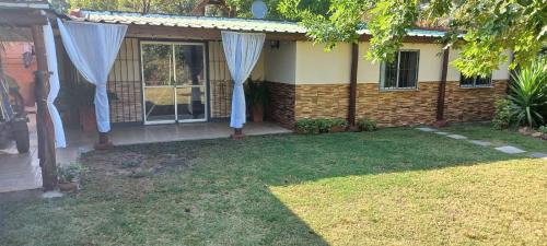 Playa Hermosa House | Casa en Playa Hermosa, para 6 personas, a 4 cuadras de la playa totalmente cercada a 7 minutos de Piriápolis