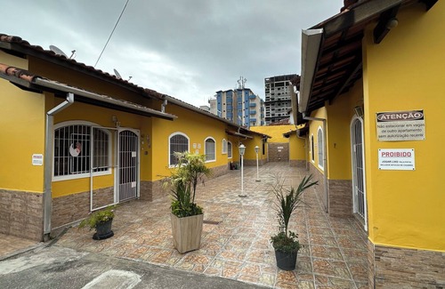 Martim de Sa House | Casa espaçosa com churrasq e Wi-Fi a 400m da praia