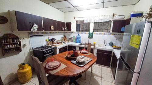 San Salvador House | Casa Flor Blanca