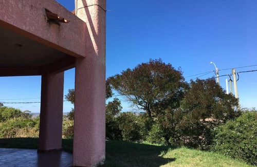 Salinas House | Casa frente a la playa, con chimenea en living