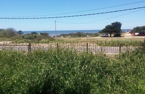 Salinas House | Casa frente a la playa, con chimenea en living