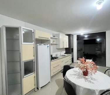 Ubatuba House | Casa geminada 500m da praia