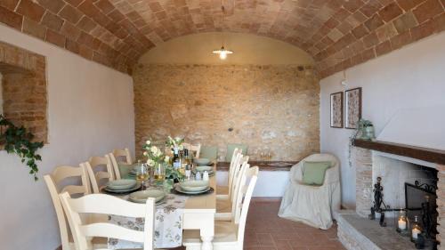 Pomarance Villa | CASA LA FENICE 8&2, Emma Villas