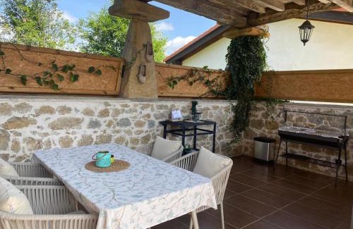 Gradatila House | Casa La Parada en Nava Villa de la Sidra Holiday House La Parada in the Cider Village