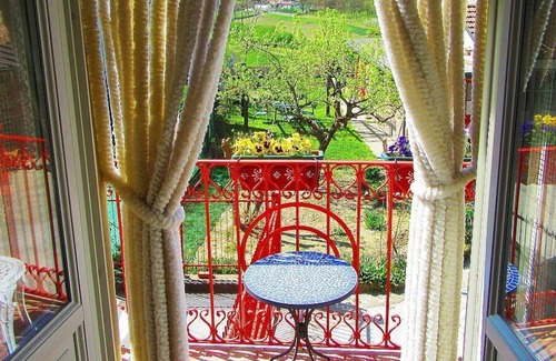 Govone House | Casa Menestrello B: A welcoming apartment situated in the Roero area of Piedmont, with Free WI-FI.