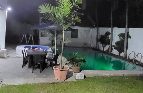 Las Pinas House | Casa Meyer's n500sq m lot, 300sq.m. BF Homes Int. with pool and Jacuzzi.
