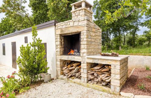 Mali Vareski Villa | Casa Mirna for 7 people near Pula with sea view & only 2 km from the sea