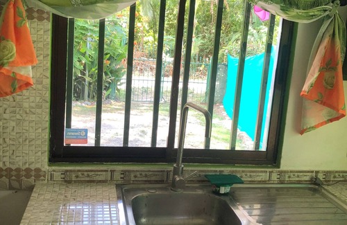 Cahuita House | 🐒CASA MONO VERDE 10 minutes walk to playa blanca, The National Park, Mepe Bus