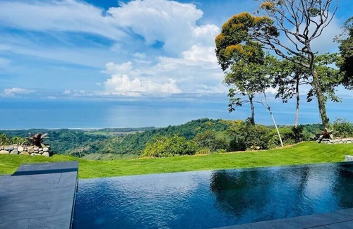 Savegre Villa | Casa Montaña - Majestic Ocean Views at Dominical Hills