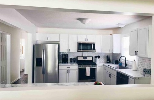 Lincoln House | Casa Nova - Clean & Central for Family & Friends