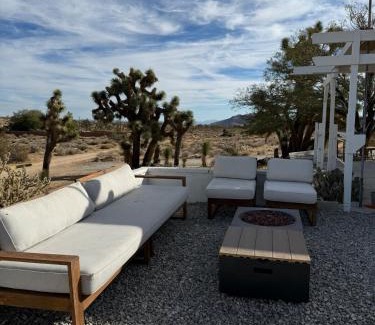 Yucca Valley Villa | Casa Nova Romantic Desert Escape
