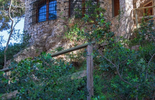 L'Estartit Ski Chalet | Casa Roca Vista, vacation home located on a rocky point in the Roca Maura neighborhood.