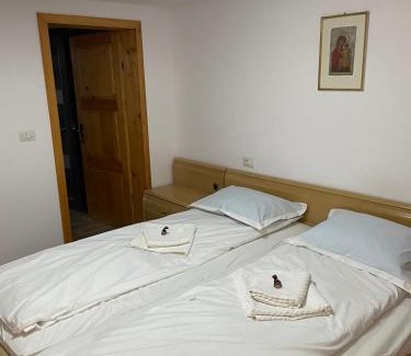 Galanesti Apartment | Casa Rotari