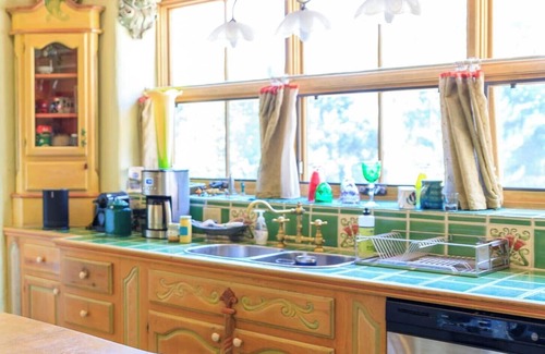 Arroyo Seco House | Casa Sara Adobe Home in Taos New Mexico, sleeps 12
