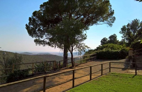 Capalbio Apartment | Casa Terra - private garden, parking, privacy and view
