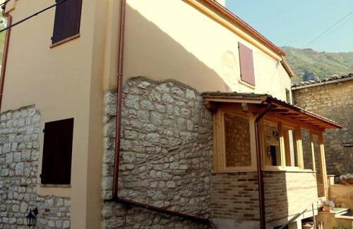 Cagli House | Casa Vacanze L'arco di Fondarca