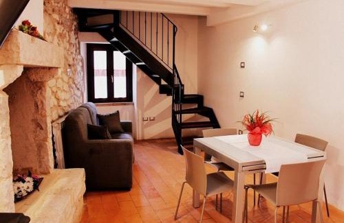 Cagli House | Casa Vacanze L'arco di Fondarca