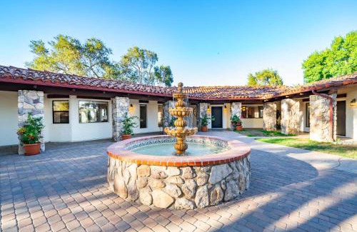 Fallbrook House | Casa Via Zara - Sweeping Mountain Views with Pool